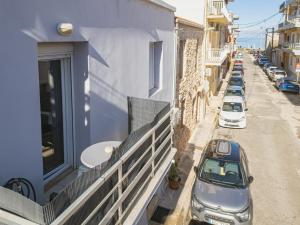 Sea & City - Luxury Maisonette Steps from the Beach with Private Terrace