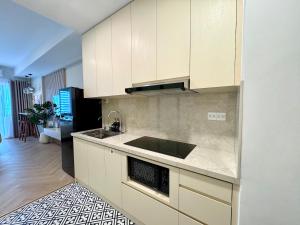 King Suite Apt with Balcony, High Flr Fireworks View