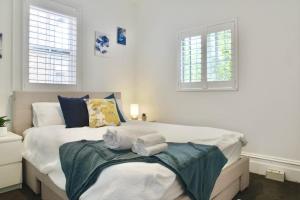 Elegant City Apt with Parking Chippendale