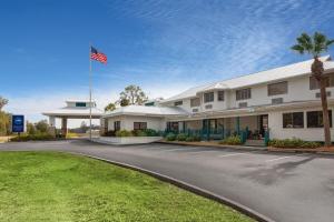 PaddleTail Waterfront Lodge, Trademark Collection by Wyndham