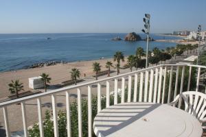 Seahomes Vacations - Amazing Seafront Apt & PKG