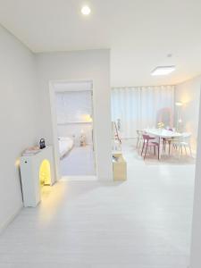 Yeongildae with rooftop, emotional accommodation #6 people, private #5 minutes on foot to the Yeongildae beach #4 minutes by car, Space Walk