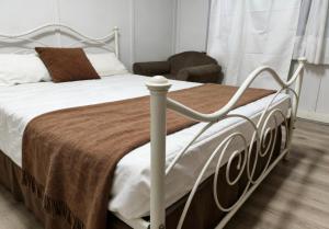 Central Burwood quiet share stay