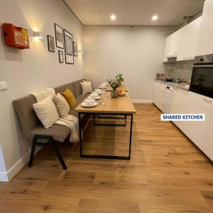 Comfortable Room w Private Bathroom & Fast WiFi