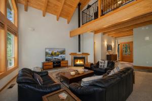 Slice of Heaven by NW Comfy Cabins