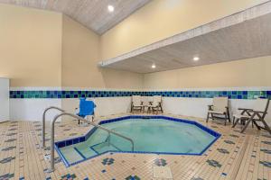Country Inn & Suites by Radisson, Des Moines West, IA