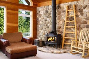 Riffle River Lodge by NW Comfy Cabins