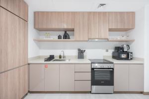Free housekeeping visits during your stay - StayShort - Splendid 1-Bedroom in Business Bay for 4