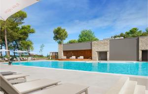 Amazing Home In Umag With Wifi