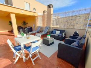 El ático de Alicia con terraza panorámica a pie de playa