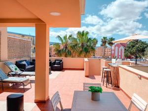 El ático de Alicia con terraza panorámica a pie de playa