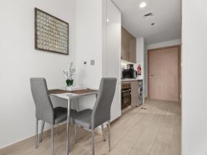 The Comfort Cove Studio in Azizi Riviera 32