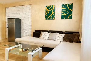 Prime Apartment Seven & Garage