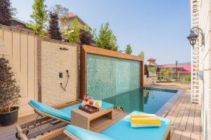 ELIVAAS privé The Royce Lily Luxe 4-BHK Hilltop Villa With Jacuzzi, Steam Room, Private Pool and 360 degree Hill Views