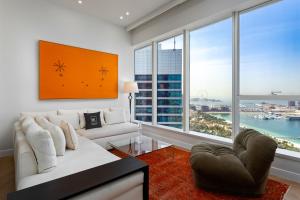 Maison Privee - High-Floor Haven with Open Sea Views on Palm Entry