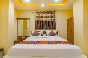 RROOMS Eco Hotel Shree Galaxy