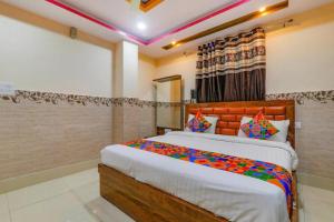 RROOMS Eco Hotel Shree Galaxy