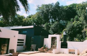 Cottage on Hill Fully Fitted