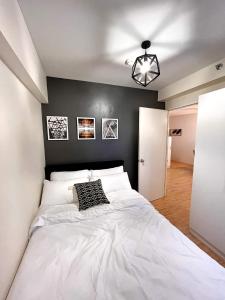 Modern Minimalist 1BR Condo in IT Park