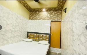 The Metro Palace In Hapur