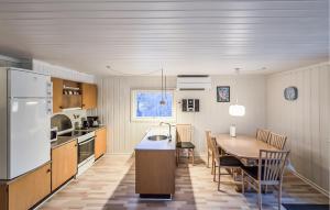 Beautiful Home In Toftlund With Wifi