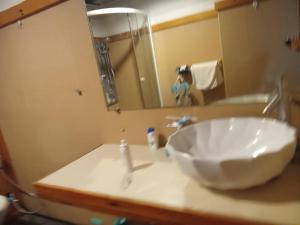 Spacious City-View Apartment with Modern Amenities in Krung Thep