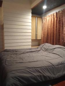 Spacious City-View Apartment with Modern Amenities in Krung Thep