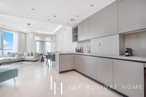 LUX The Dubai Marina View Suite 3
