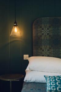 Nant Gwrtheyrn - Caerffili suite