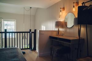 Nant Gwrtheyrn - Caerffili suite