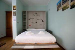 Casa Hexa – Monolocale smart con balcone, AC e parcheggio gratuito