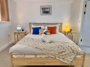 3 Bedroom Penthouse Roof Garden Parking Canal