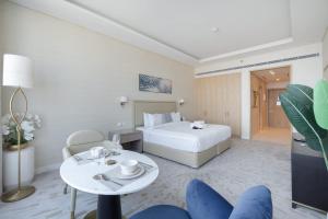 Free housekeeping visits during your stay - Free housekeeping visits during your stay - StayShort - Romantic Sea View Retreat in Palm Jumeirah