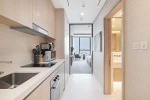 Free housekeeping visits during your stay - Free housekeeping visits during your stay - StayShort - Romantic Sea View Retreat in Palm Jumeirah