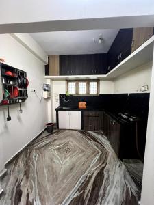 3 Bedroom Apartment Near AIG