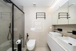 La Llana Rooftop Oasis, Outdoor kitchen and pool, by OYOOSTAYS