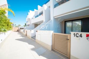 La Llana Rooftop Oasis, Outdoor kitchen and pool, by OYOOSTAYS