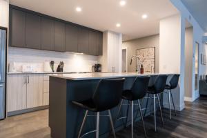 Chic Condo - River View & Comfort with Pool