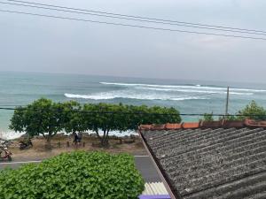 Surf oClock Beach House