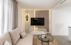 Stunning Contemporary 3-Bedroom Corner Apartment in the Idyllic Oasis 325, Estepona