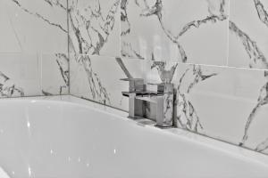 Cosy 2BR - Fast Wi-Fi - Work Space - Free Parking