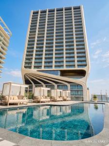 Mercury Suite Designer Apartment with Pool Access