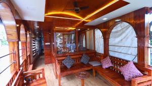 White Rose House Boat