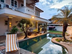 IPOH PRIVATE POOL VILLA 6BR 23pax