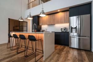 402 - The Penthouse Luxury Condo - View and Pool