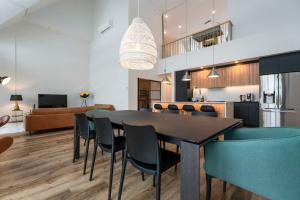 402 - The Penthouse Luxury Condo - View and Pool