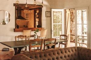 Casa OMA - Casa a dos cuadras del mar en Chapadmalal zona Cruz del Sur para 5 PAX con parrilla - Hola Sur