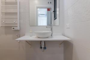 Ares II 15 min Roman Theatre, Crib & Pet Friendly