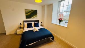 Central Old Town Base 1 & 2BR Apartments