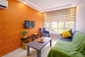 Modern Flat Across Hadrian Gate